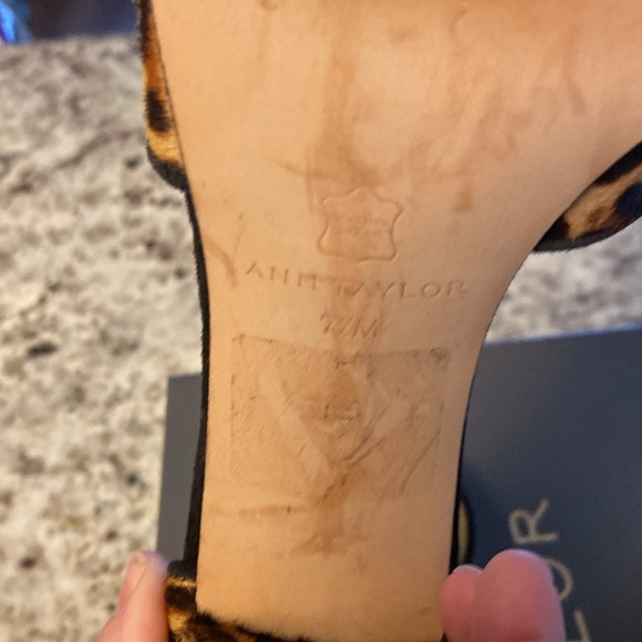 STUNNING Ann Taylor Leopard Block Heels - Sz 7.5. Sexy yet professional & comfie - Picture 6 of 7
